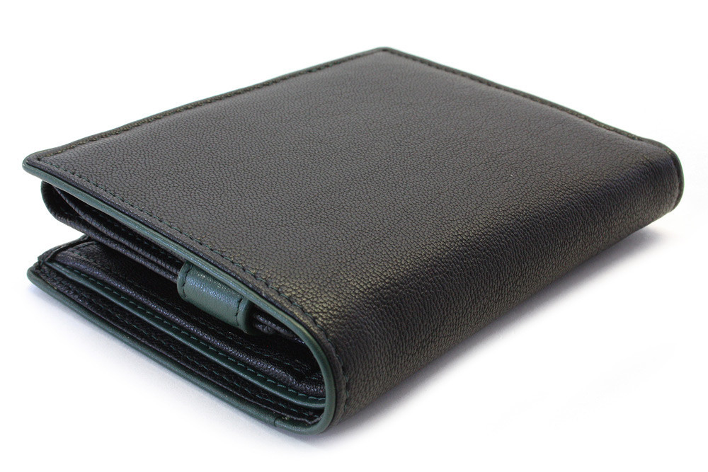 Čierna pánska kožená peňaženka s tmavo zelenou zápinkou Jennie