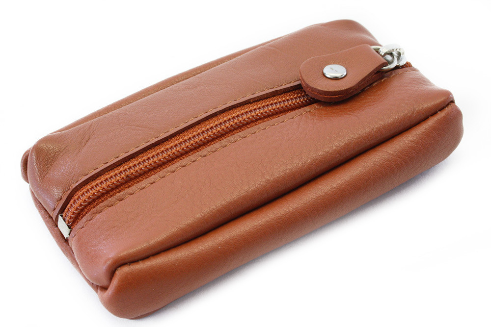 Škoricovo hnedá kožená zipsová kľúčenka Kroen