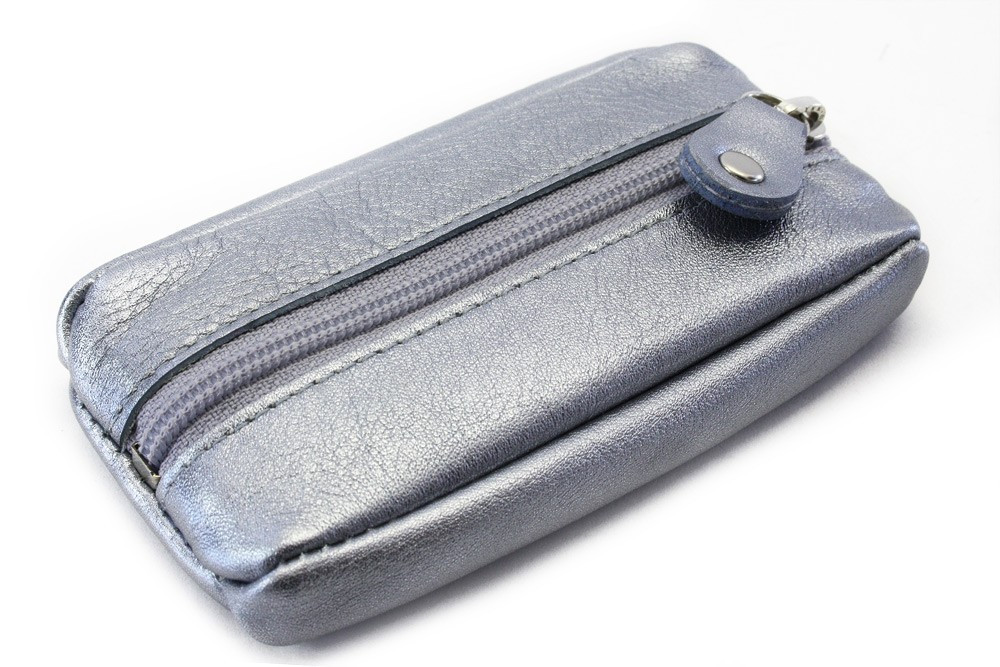 Tmavo strieborná kožená kľúčenka so zipsovým vreckom Lana