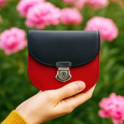 Čierno červená dámska kožená peňaženka so zámočkom Clarins