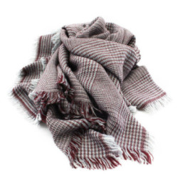 Vínošedá dámska hrejivá šatka s drobnou kockou Riva