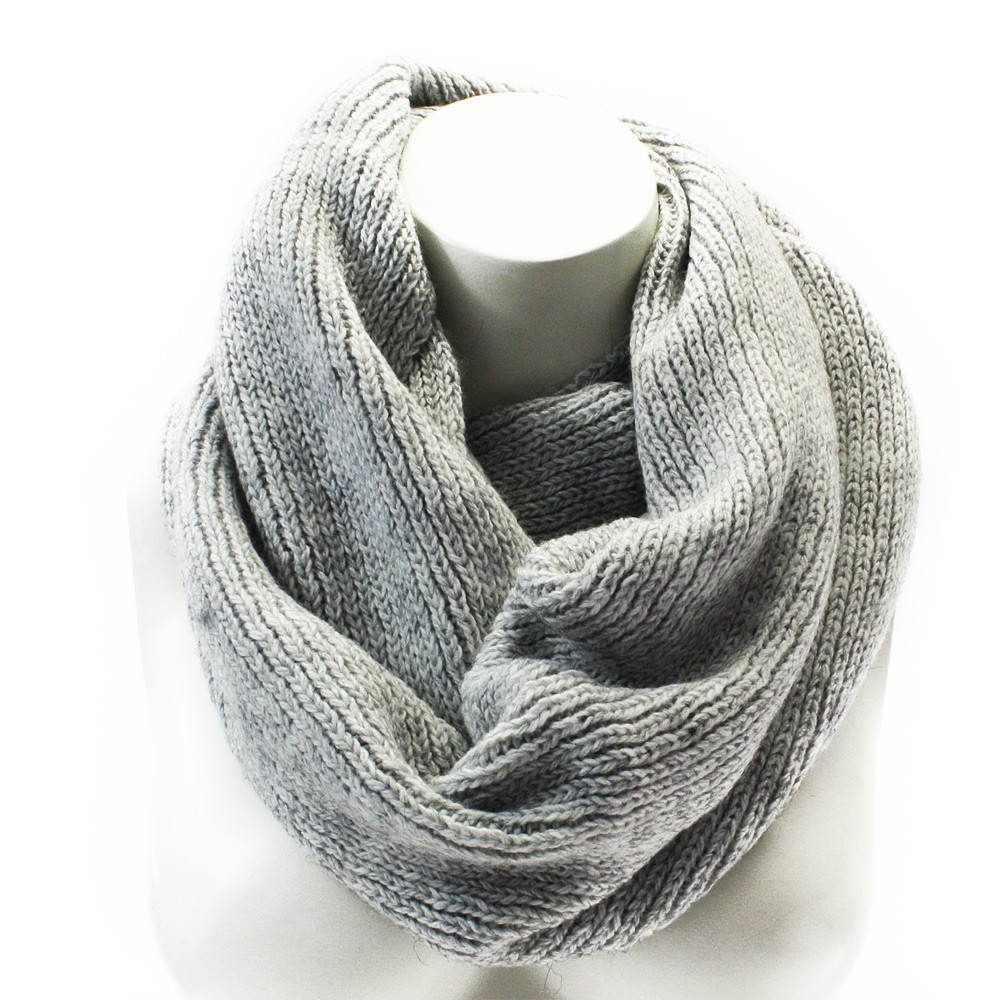 Svetlosivý pletený dámsky nákrčník Rivera