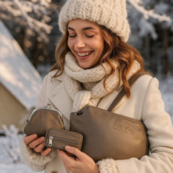 Šedohnedá kožená sada dámskej kabelky, peňaženky a kľúčenky Cristina