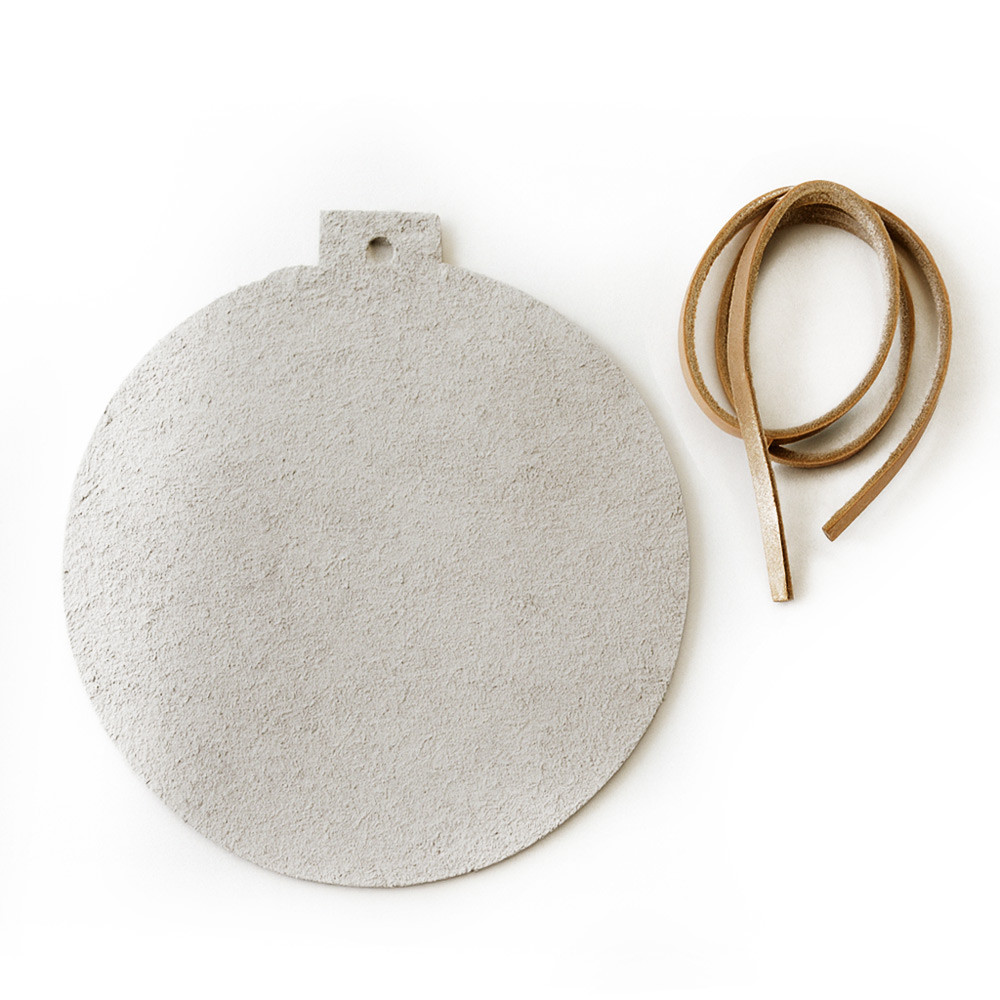 Zlatá vánoční ozdoba baňka Inoue