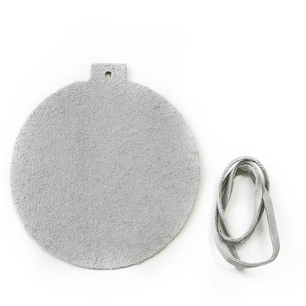 Světle šedá vánoční ozdoba baňka 619-1211-20