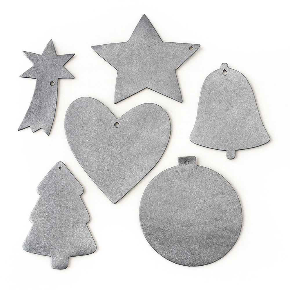 Tmavo strieborná sada kožených vianočných ozdôb Isaiah