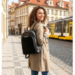 Čierny praktický dámsky batoh Gillespie