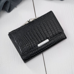 Čierna dámska kožená rámová peňaženka s motívom croco Susan