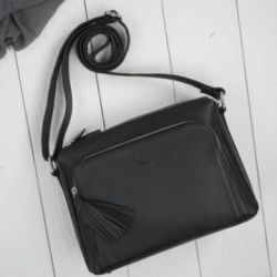 Čierna dámska kožená crossbody kabelka so strieborným kovaním Jacomina