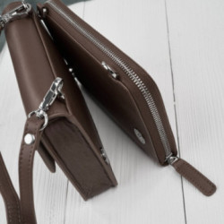 Tmavo hnedá dámska kožená crossbody kabelka 2 v 1 Cornelia