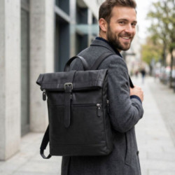 Čierny kožený batoh na notebook s chlopňou Wynand