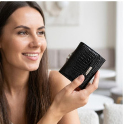 Čierna dámska kožená rámová peňaženka s motívom croco Susan