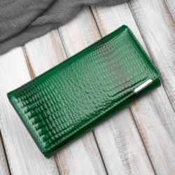 Zelená dámska kožená peňaženka s motívom croco Parizda