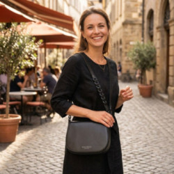 Čierna dámska crossbody kožená kabelka Pernille