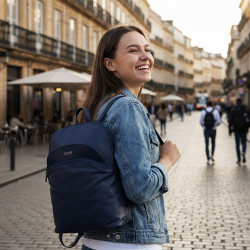 Tmavo modrý kožený zipsový batoh Poppy