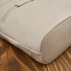 Smotanová dámska kožená crossbody kabelka Almira