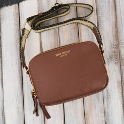 Tmavo hnedá dámska kožená crossbody kabelka Lone