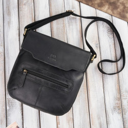 Čierna dámska kožená crossbody taška s chlopňou Lujain