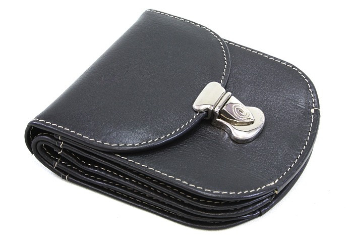 Čierna dámska malá kožená prešívaná peňaženka so zámočkom Clariens
