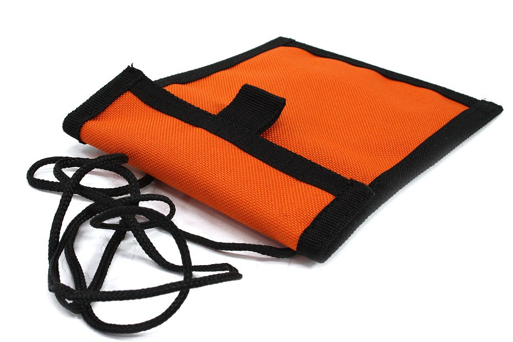 Oranžovočierne textilné detské puzdro na krk Kaitlin
